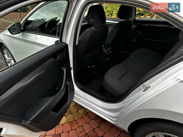 Белый Шкода Суперб, объемом двигателя 2 л и пробегом 255 тыс. км за 15500 $, фото 24 на Automoto.ua