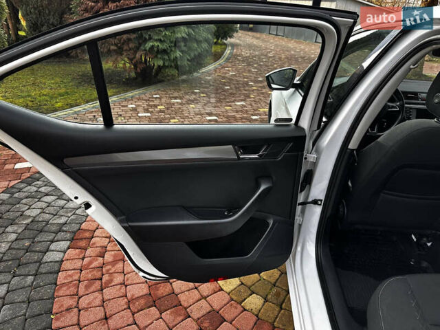 Белый Шкода Суперб, объемом двигателя 2 л и пробегом 255 тыс. км за 15500 $, фото 23 на Automoto.ua