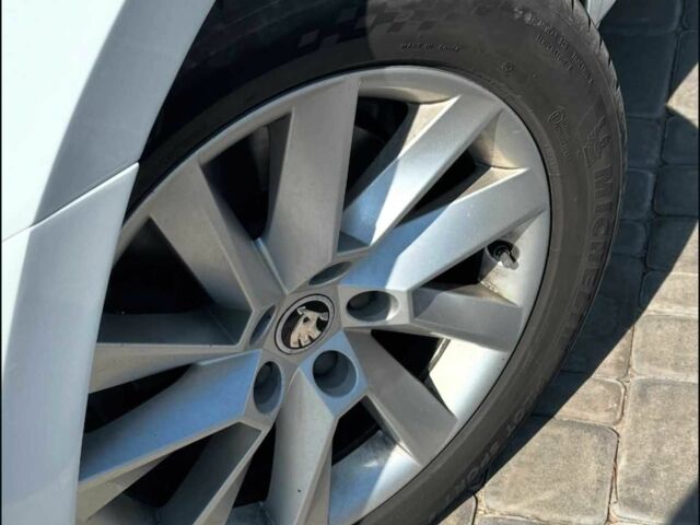 Белый Шкода Суперб, объемом двигателя 0 л и пробегом 209 тыс. км за 16500 $, фото 13 на Automoto.ua