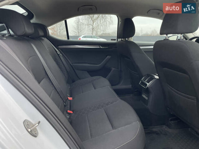 Белый Шкода Суперб, объемом двигателя 2 л и пробегом 255 тыс. км за 14999 $, фото 45 на Automoto.ua