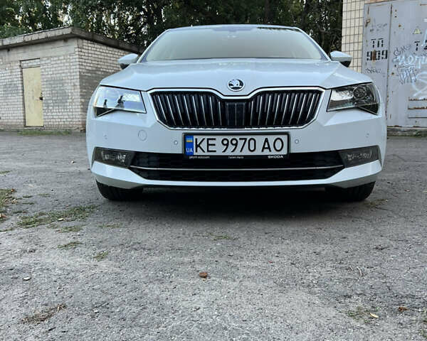 Белый Шкода Суперб, объемом двигателя 1.8 л и пробегом 270 тыс. км за 15800 $, фото 13 на Automoto.ua