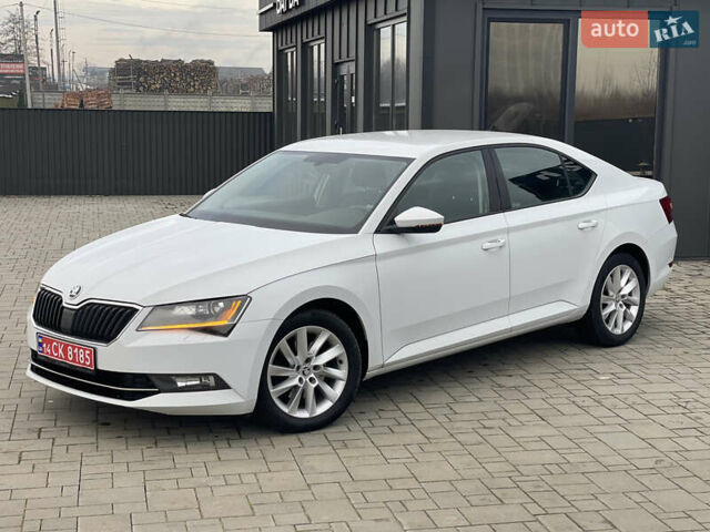 Белый Шкода Суперб, объемом двигателя 2 л и пробегом 255 тыс. км за 14999 $, фото 1 на Automoto.ua
