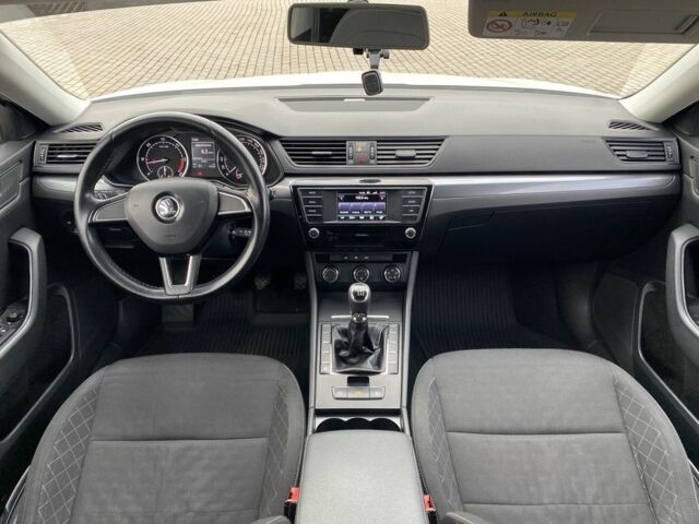 Белый Шкода Суперб, объемом двигателя 2 л и пробегом 212 тыс. км за 13600 $, фото 7 на Automoto.ua