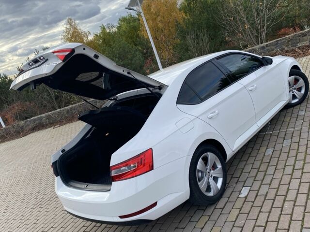 Белый Шкода Суперб, объемом двигателя 2 л и пробегом 212 тыс. км за 13600 $, фото 4 на Automoto.ua