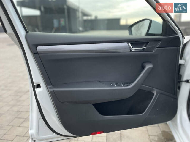 Белый Шкода Суперб, объемом двигателя 2 л и пробегом 255 тыс. км за 14999 $, фото 48 на Automoto.ua