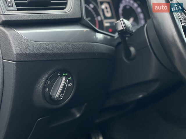 Белый Шкода Суперб, объемом двигателя 2 л и пробегом 255 тыс. км за 14999 $, фото 43 на Automoto.ua