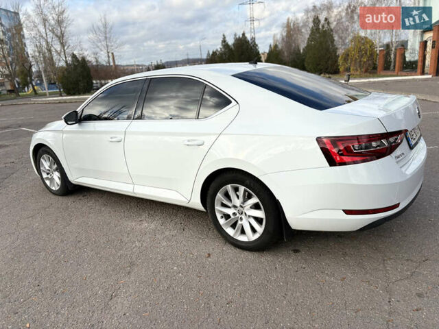 Белый Шкода Суперб, объемом двигателя 2 л и пробегом 217 тыс. км за 21000 $, фото 6 на Automoto.ua