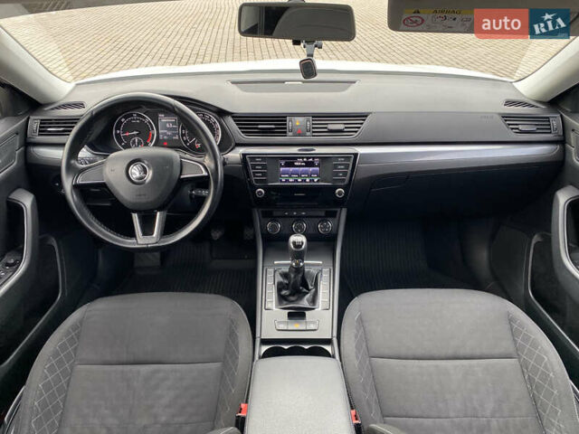 Білий Шкода Суперб, об'ємом двигуна 2 л та пробігом 212 тис. км за 13400 $, фото 21 на Automoto.ua