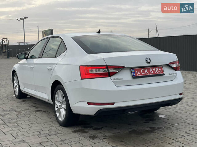 Белый Шкода Суперб, объемом двигателя 2 л и пробегом 255 тыс. км за 14999 $, фото 26 на Automoto.ua