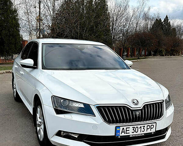 Белый Шкода Суперб, объемом двигателя 2 л и пробегом 217 тыс. км за 21000 $, фото 1 на Automoto.ua