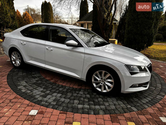 Белый Шкода Суперб, объемом двигателя 2 л и пробегом 255 тыс. км за 15500 $, фото 8 на Automoto.ua