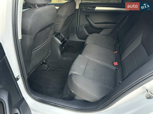 Белый Шкода Суперб, объемом двигателя 2 л и пробегом 248 тыс. км за 12900 $, фото 7 на Automoto.ua