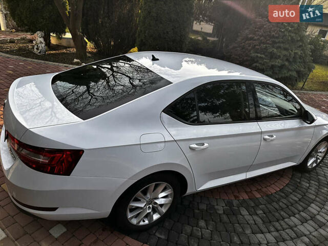 Белый Шкода Суперб, объемом двигателя 2 л и пробегом 255 тыс. км за 15500 $, фото 12 на Automoto.ua