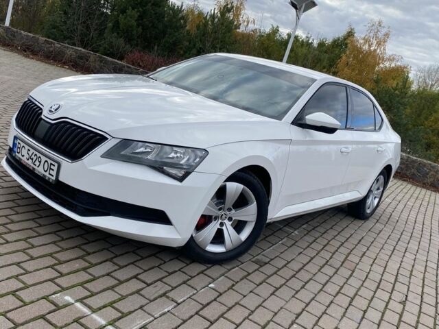 Белый Шкода Суперб, объемом двигателя 2 л и пробегом 212 тыс. км за 13600 $, фото 1 на Automoto.ua