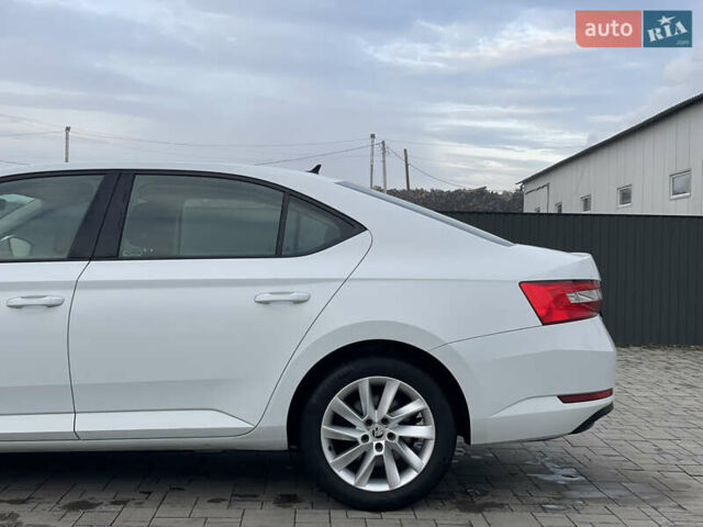 Белый Шкода Суперб, объемом двигателя 2 л и пробегом 255 тыс. км за 14999 $, фото 24 на Automoto.ua