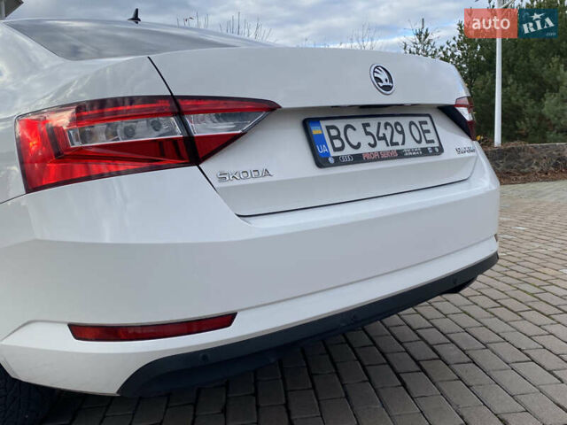 Білий Шкода Суперб, об'ємом двигуна 2 л та пробігом 210 тис. км за 13999 $, фото 20 на Automoto.ua