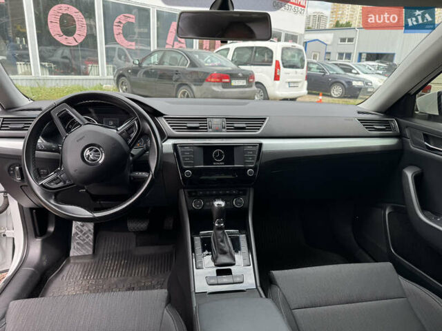 Білий Шкода Суперб, об'ємом двигуна 1.8 л та пробігом 187 тис. км за 16500 $, фото 8 на Automoto.ua