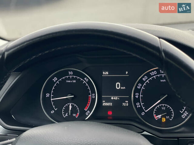 Белый Шкода Суперб, объемом двигателя 2 л и пробегом 255 тыс. км за 14999 $, фото 15 на Automoto.ua