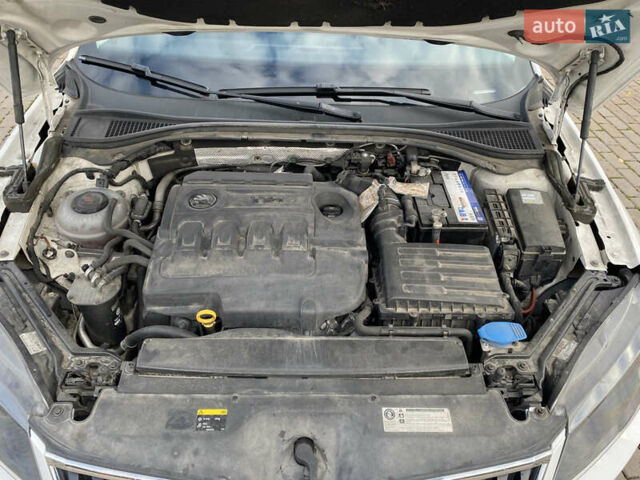 Білий Шкода Суперб, об'ємом двигуна 2 л та пробігом 210 тис. км за 13999 $, фото 39 на Automoto.ua