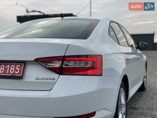 Белый Шкода Суперб, объемом двигателя 2 л и пробегом 255 тыс. км за 14999 $, фото 27 на Automoto.ua