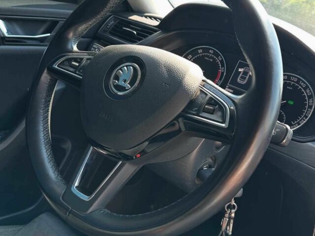 Белый Шкода Суперб, объемом двигателя 0 л и пробегом 209 тыс. км за 16500 $, фото 5 на Automoto.ua