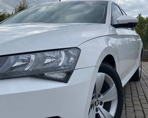 Білий Шкода Суперб, об'ємом двигуна 2 л та пробігом 210 тис. км за 13999 $, фото 15 на Automoto.ua