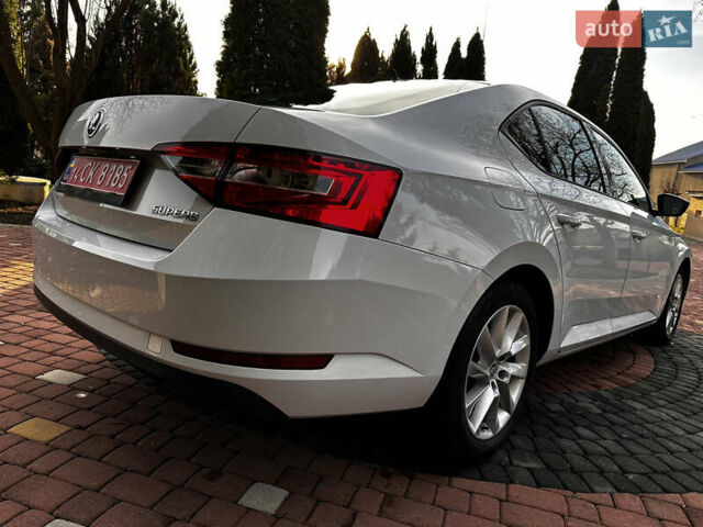 Белый Шкода Суперб, объемом двигателя 2 л и пробегом 255 тыс. км за 15500 $, фото 10 на Automoto.ua