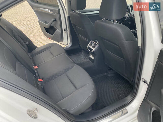 Білий Шкода Суперб, об'ємом двигуна 2 л та пробігом 210 тис. км за 13999 $, фото 33 на Automoto.ua