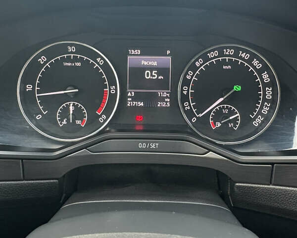 Белый Шкода Суперб, объемом двигателя 2 л и пробегом 217 тыс. км за 21000 $, фото 18 на Automoto.ua