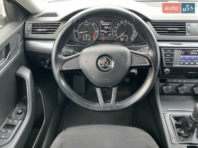 Білий Шкода Суперб, об'ємом двигуна 2 л та пробігом 212 тис. км за 13400 $, фото 25 на Automoto.ua