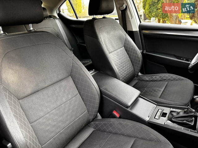 Белый Шкода Суперб, объемом двигателя 2 л и пробегом 255 тыс. км за 15500 $, фото 35 на Automoto.ua