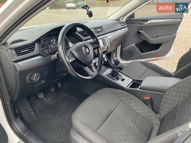 Білий Шкода Суперб, об'ємом двигуна 2 л та пробігом 210 тис. км за 13999 $, фото 35 на Automoto.ua