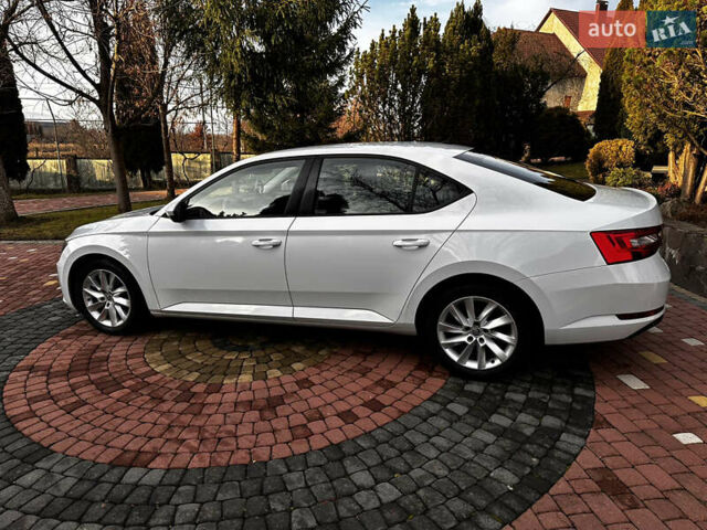 Белый Шкода Суперб, объемом двигателя 2 л и пробегом 255 тыс. км за 15500 $, фото 2 на Automoto.ua