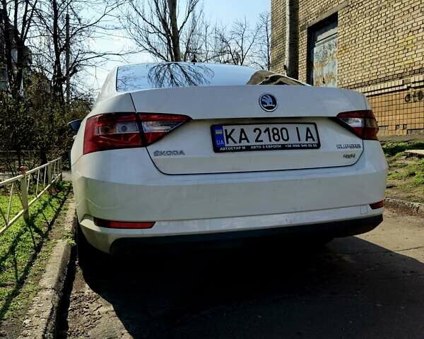 Белый Шкода Суперб, объемом двигателя 1.97 л и пробегом 233 тыс. км за 18000 $, фото 2 на Automoto.ua