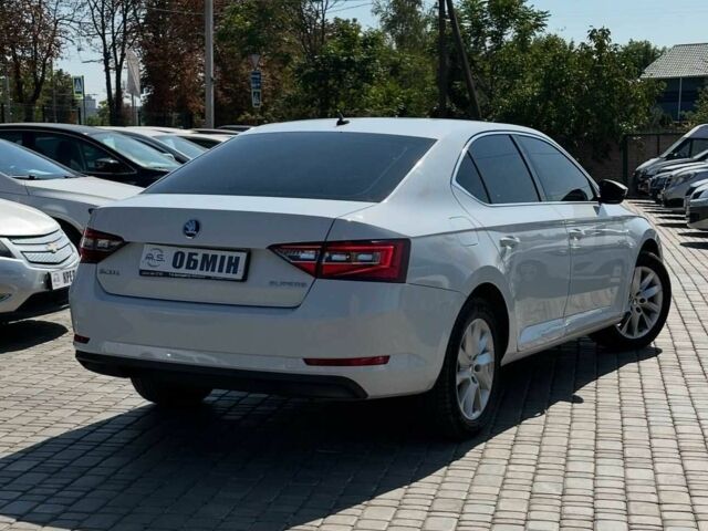 Белый Шкода Суперб, объемом двигателя 0 л и пробегом 209 тыс. км за 16500 $, фото 1 на Automoto.ua