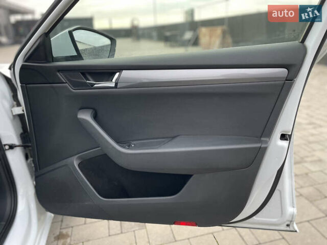 Белый Шкода Суперб, объемом двигателя 2 л и пробегом 255 тыс. км за 14999 $, фото 49 на Automoto.ua