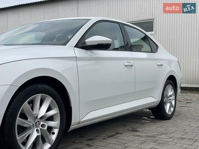 Белый Шкода Суперб, объемом двигателя 2 л и пробегом 255 тыс. км за 14999 $, фото 22 на Automoto.ua