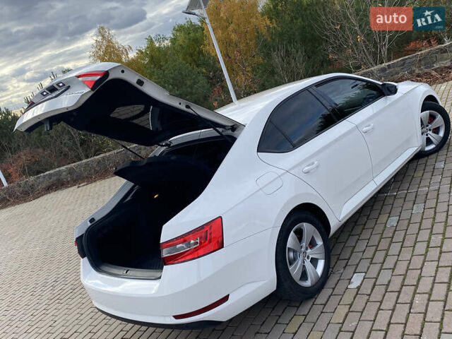 Білий Шкода Суперб, об'ємом двигуна 2 л та пробігом 212 тис. км за 13400 $, фото 18 на Automoto.ua