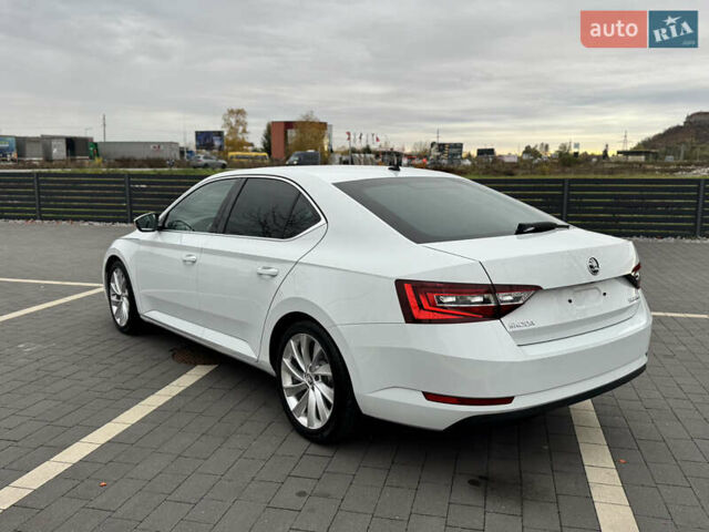 Шкода Суперб 2017 у Мукачеве на Automoto.ua Білий Шкода Суперб, об'ємом двигуна 1.8 л та пробігом 220 тис. км за 18000 $, фото 7 на Automoto.ua