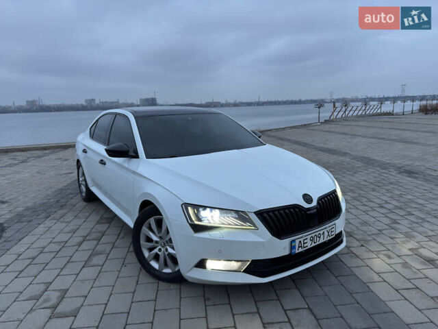 Белый Шкода Суперб, объемом двигателя 1.97 л и пробегом 169 тыс. км за 22000 $, фото 2 на Automoto.ua