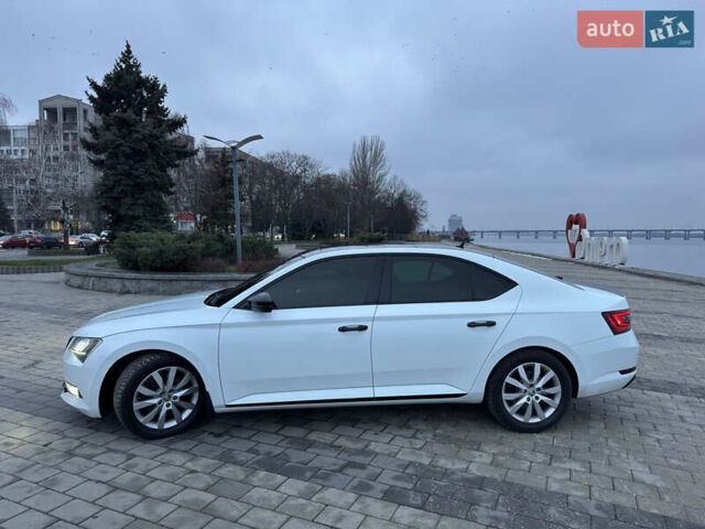 Белый Шкода Суперб, объемом двигателя 1.97 л и пробегом 169 тыс. км за 22000 $, фото 4 на Automoto.ua