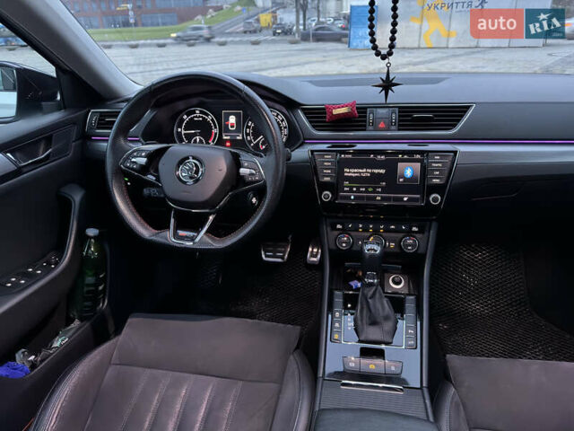 Белый Шкода Суперб, объемом двигателя 1.97 л и пробегом 169 тыс. км за 22000 $, фото 14 на Automoto.ua