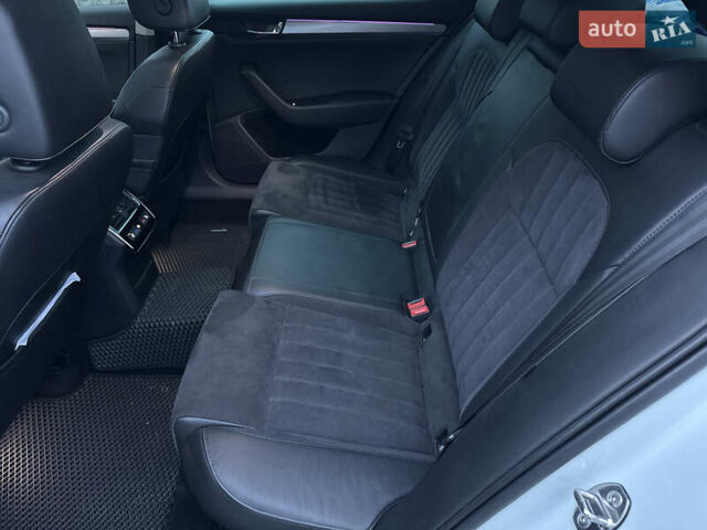 Белый Шкода Суперб, объемом двигателя 1.97 л и пробегом 169 тыс. км за 22000 $, фото 21 на Automoto.ua