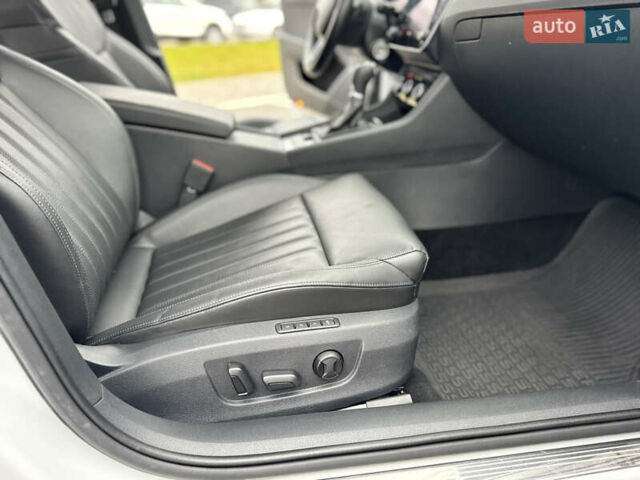 Шкода Суперб 2017 у Мукачеве на Automoto.ua Білий Шкода Суперб, об'ємом двигуна 1.8 л та пробігом 220 тис. км за 18000 $, фото 25 на Automoto.ua