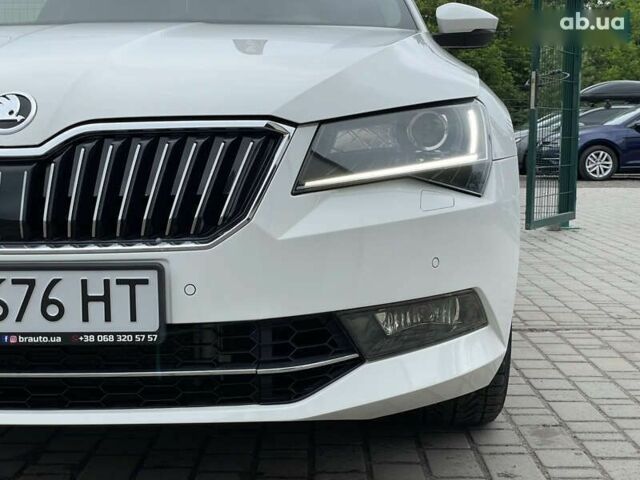 Белый Шкода Суперб, объемом двигателя 2 л и пробегом 300 тыс. км за 17555 $, фото 7 на Automoto.ua