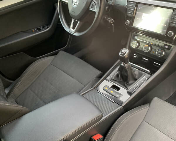 Белый Шкода Суперб, объемом двигателя 1.8 л и пробегом 240 тыс. км за 11700 $, фото 11 на Automoto.ua