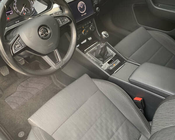 Белый Шкода Суперб, объемом двигателя 1.8 л и пробегом 240 тыс. км за 11700 $, фото 5 на Automoto.ua