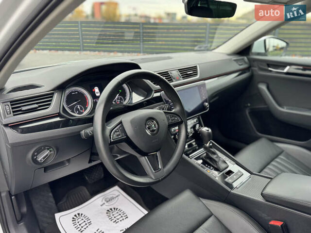 Шкода Суперб 2017 у Мукачеве на Automoto.ua Білий Шкода Суперб, об'ємом двигуна 1.8 л та пробігом 220 тис. км за 18000 $, фото 14 на Automoto.ua