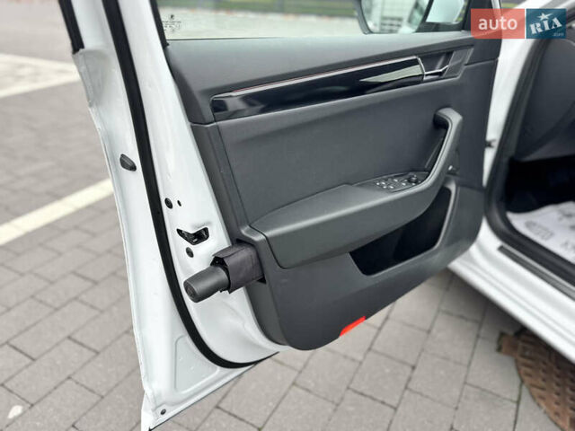 Шкода Суперб 2017 у Мукачеве на Automoto.ua Білий Шкода Суперб, об'ємом двигуна 1.8 л та пробігом 220 тис. км за 18000 $, фото 19 на Automoto.ua