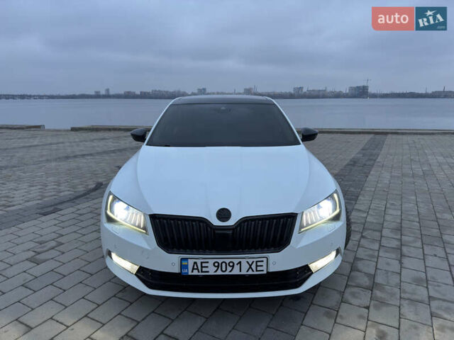 Белый Шкода Суперб, объемом двигателя 1.97 л и пробегом 169 тыс. км за 22000 $, фото 1 на Automoto.ua